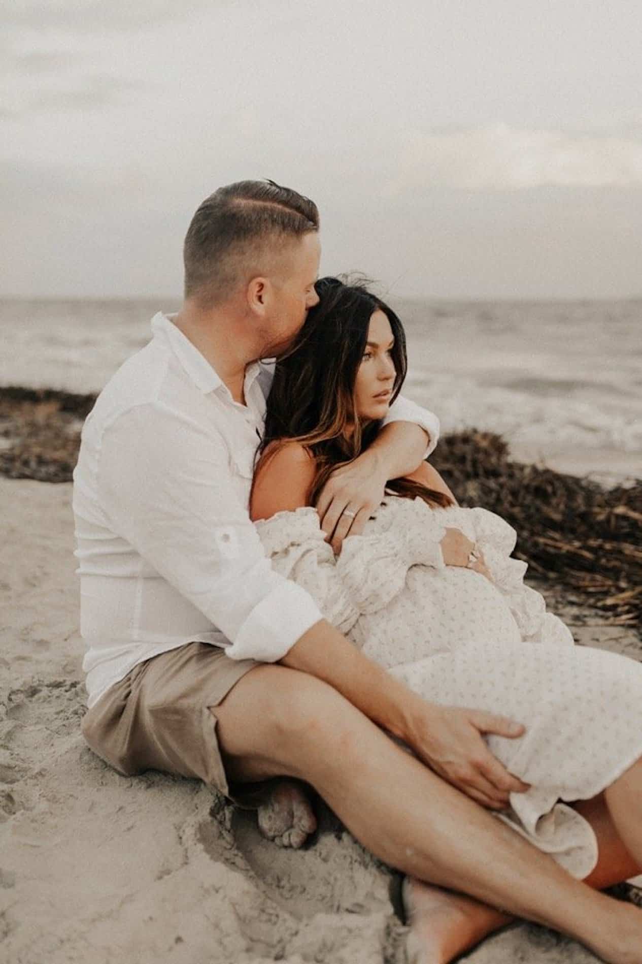 20+ Stunning Beach Maternity Photoshoot Ideas | Outfits, Tips + More!