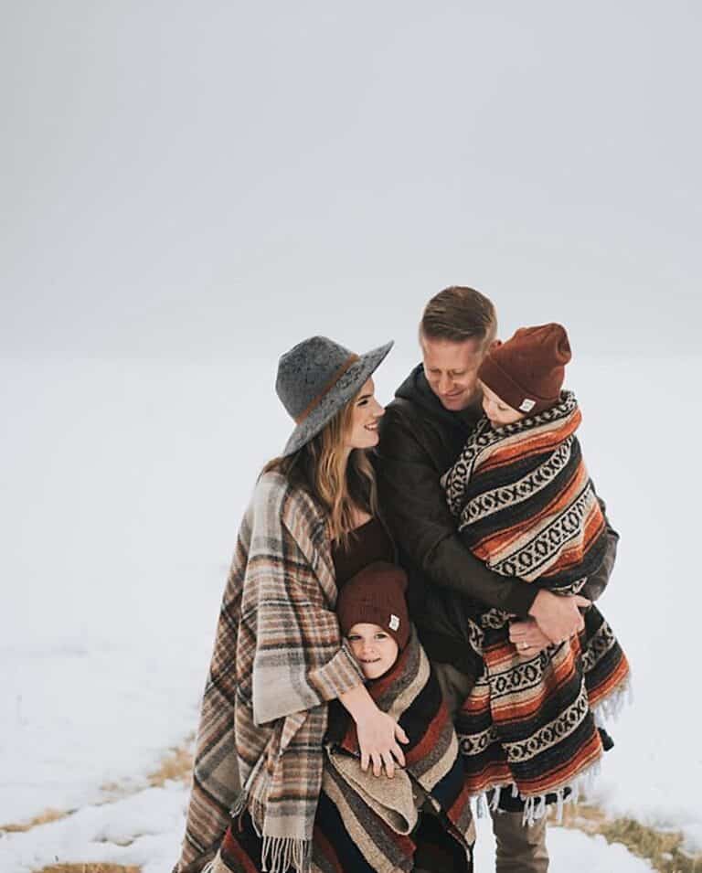 25+ Winter Family Photoshoot Outfits | polished & precious! (2023)