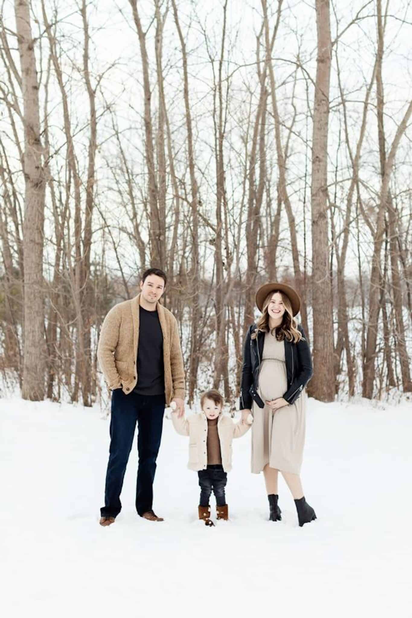 25+ Winter Family Photoshoot Outfits | polished & precious! (2023)