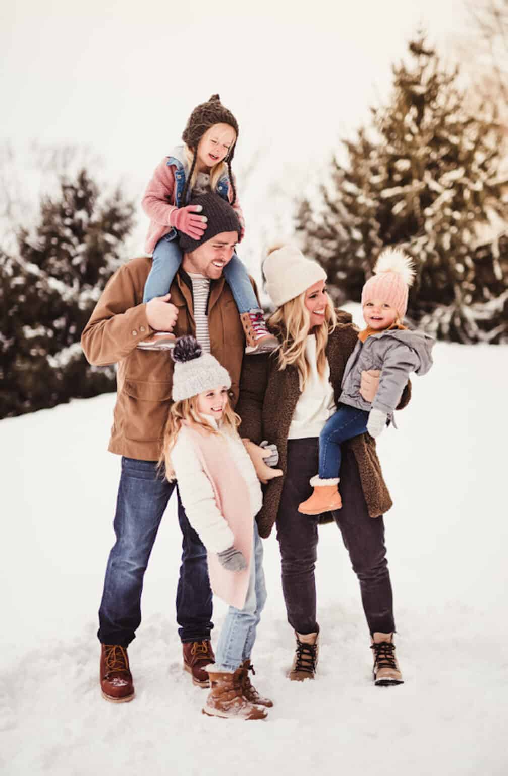 25+ Winter Family Photoshoot Outfits polished & precious! (2023) — free download