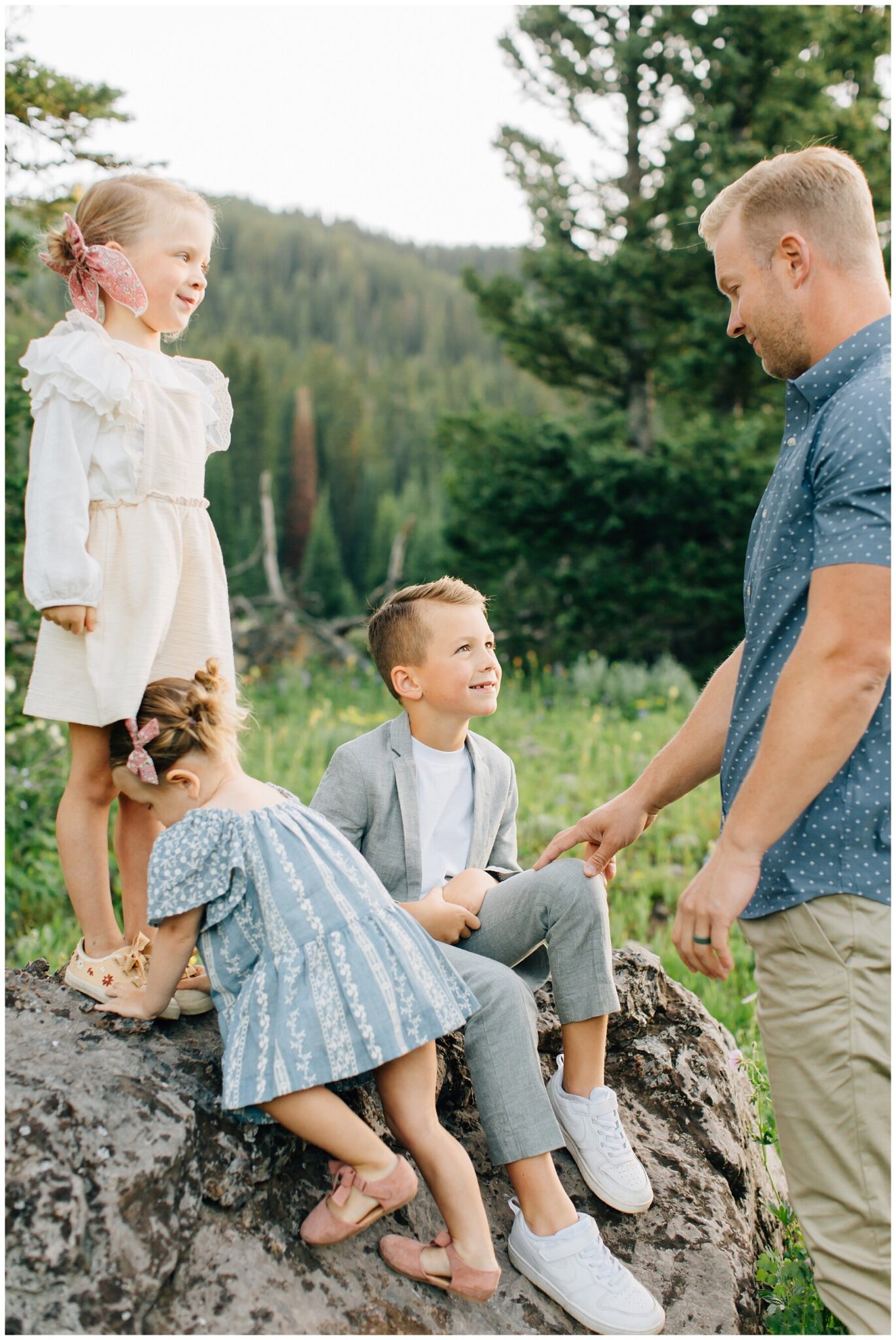 24+ Spring Family Photo Outfits You'll Love for 2024 classy & cute