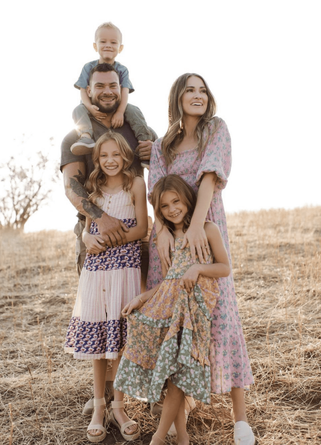 Summer Family Photo Outfits: 26+ Looks To Inspire You! (2024)