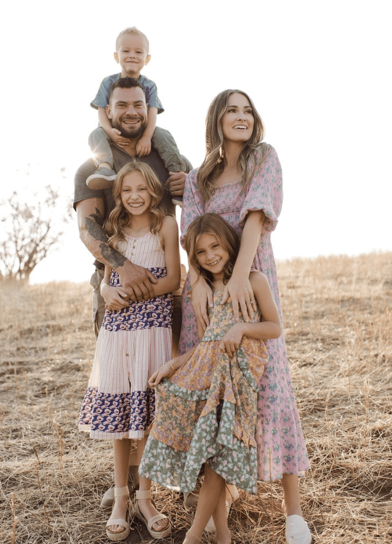 Summer Family Photo Outfits: 24+ Looks To Inspire You! - Luv68