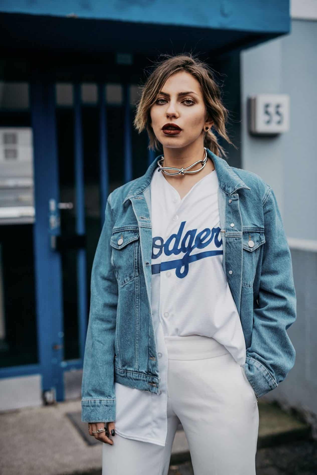 woman how to style a baseball jersey