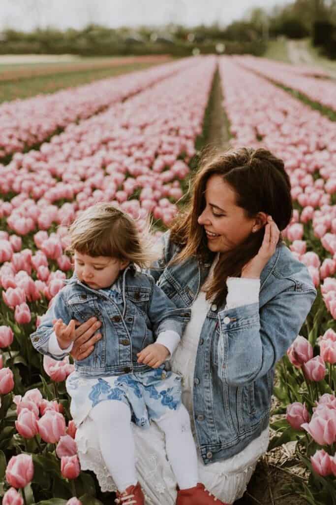 15+ Family Photo Outfit Ideas For Every Season - Simple & Classy!