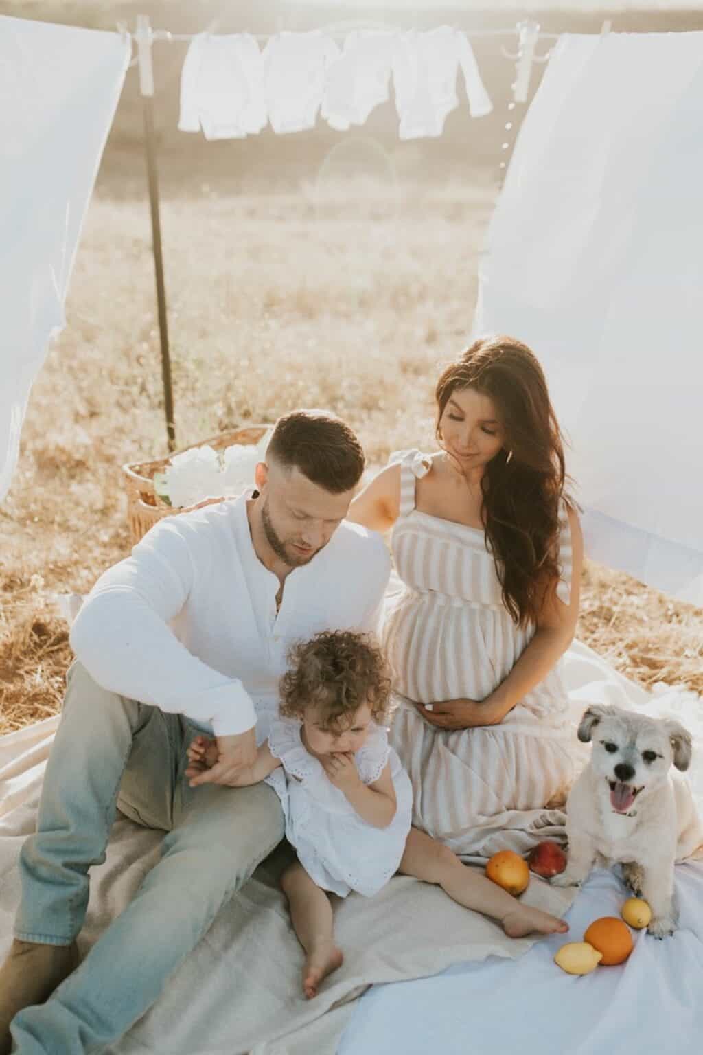 19 Classy Neutral Family Photo Outfits For Every Season 2024   Neutral Family Photo Outfits @ashabaileyphotography 1024x1536 