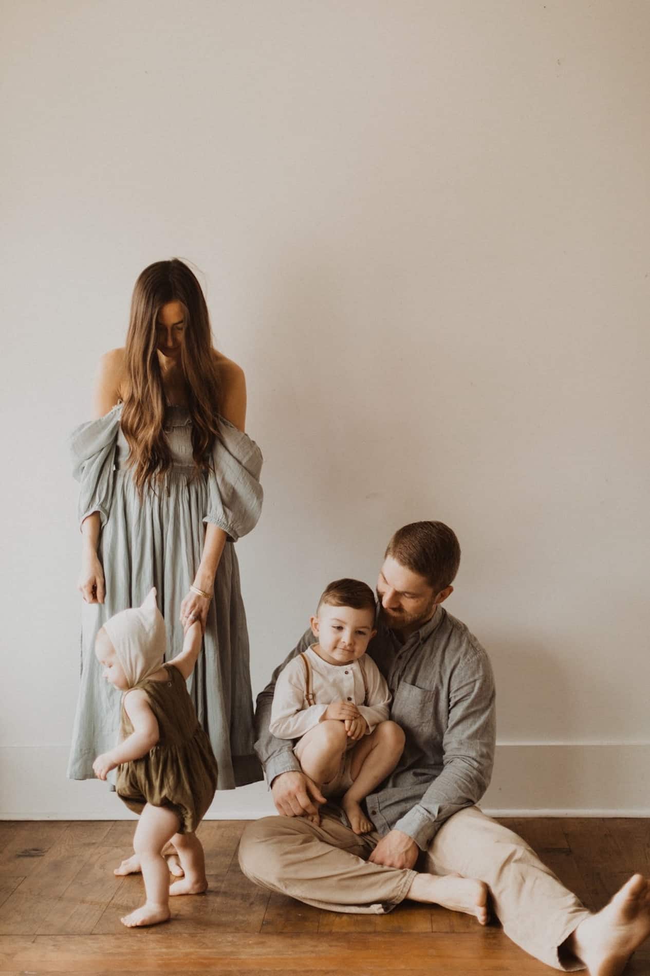 15 Neutral Family Photo Outfits For Every Season 2023   Neutral Family Photo Outfits @kaleyfromkansas 