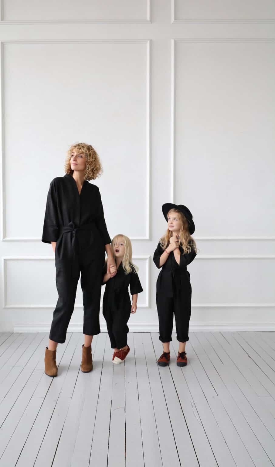 19 Classy Neutral Family Photo Outfits For Every Season 2024   Neutral Family Photo Outfits @offon 906x1536 