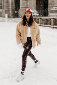 The *Best* Tops To Wear With Leather Leggings + Chic Outfit Ideas