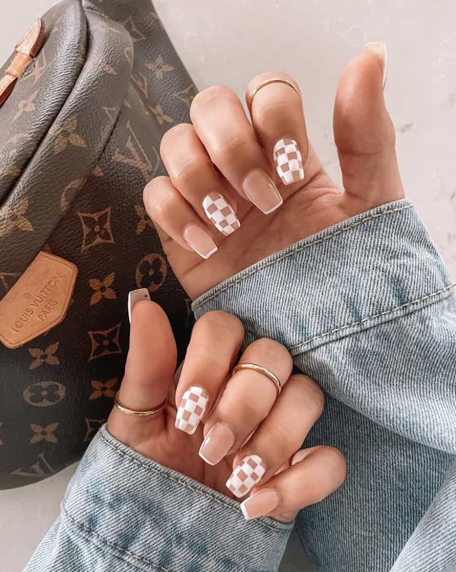 Nails and make-up by Simoko - Checkered nail design? Checked✓😁  #biosculpturegel #biogel #nochemicals #animalcrueltyfree #5starsgel  #nailfie #nailexpert #nailtechnician #nailart #freehanddesign #nailartideas  #checkerednails #checkered #nails ...