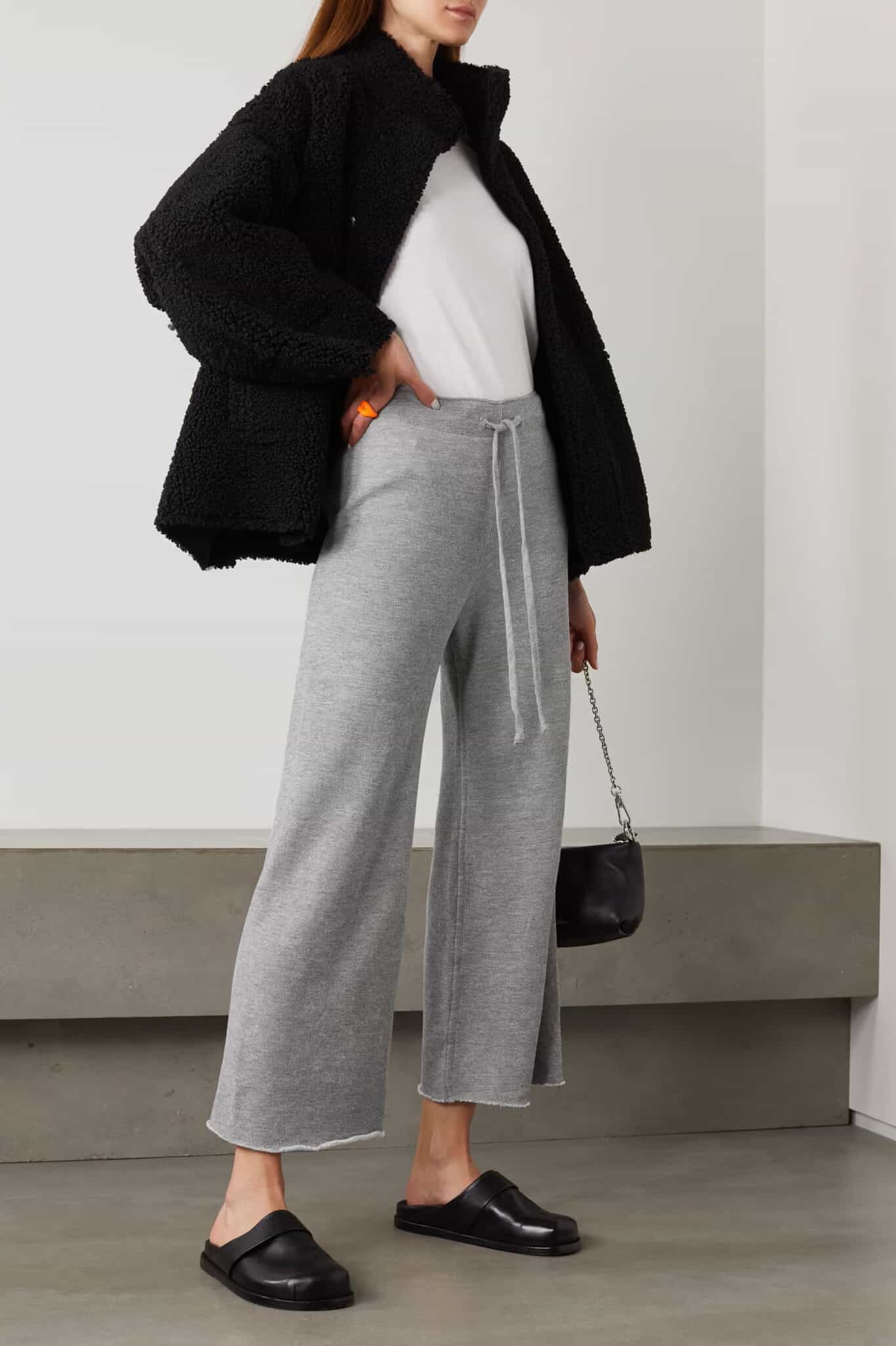 11 Chic Grey Sweatpants Outfit Ideas To Copy In 2023 11-chic-grey-sweatpants-outfit-ideas-to-copy-in-2023