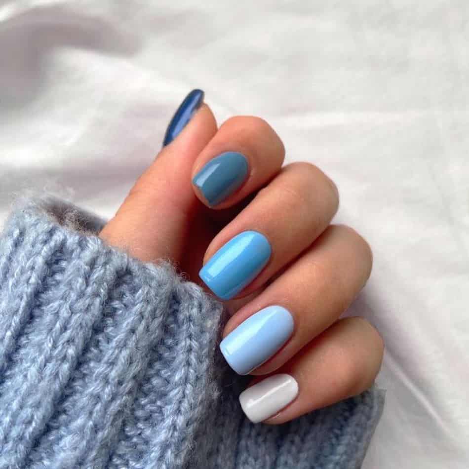 Short square-shaped nails with blue and white gradient. 