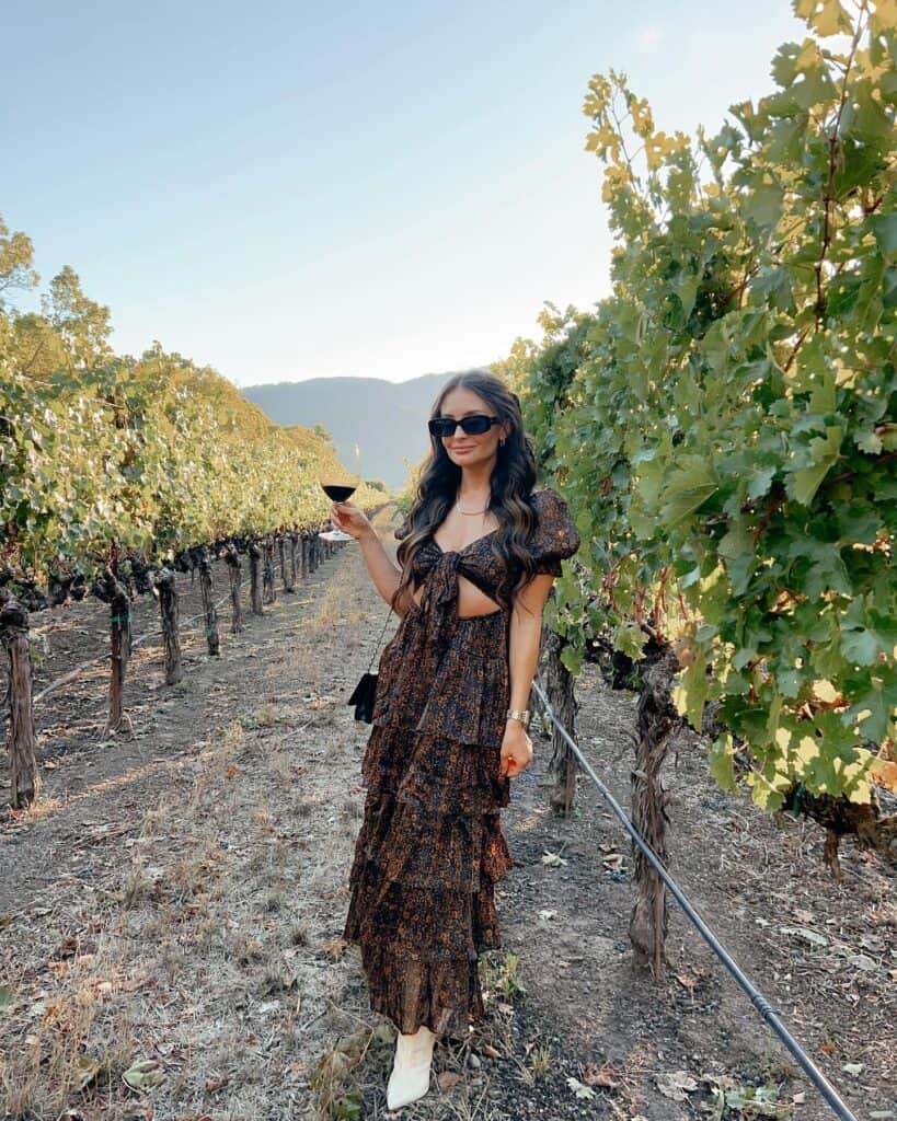 *Exactly* What To Wear To A Winery + Chic Wine Tasting Outfits