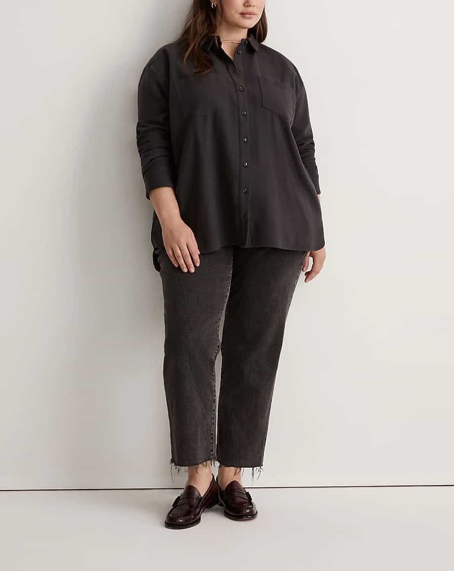 An image of cropped loose fit black jeans from Madewell