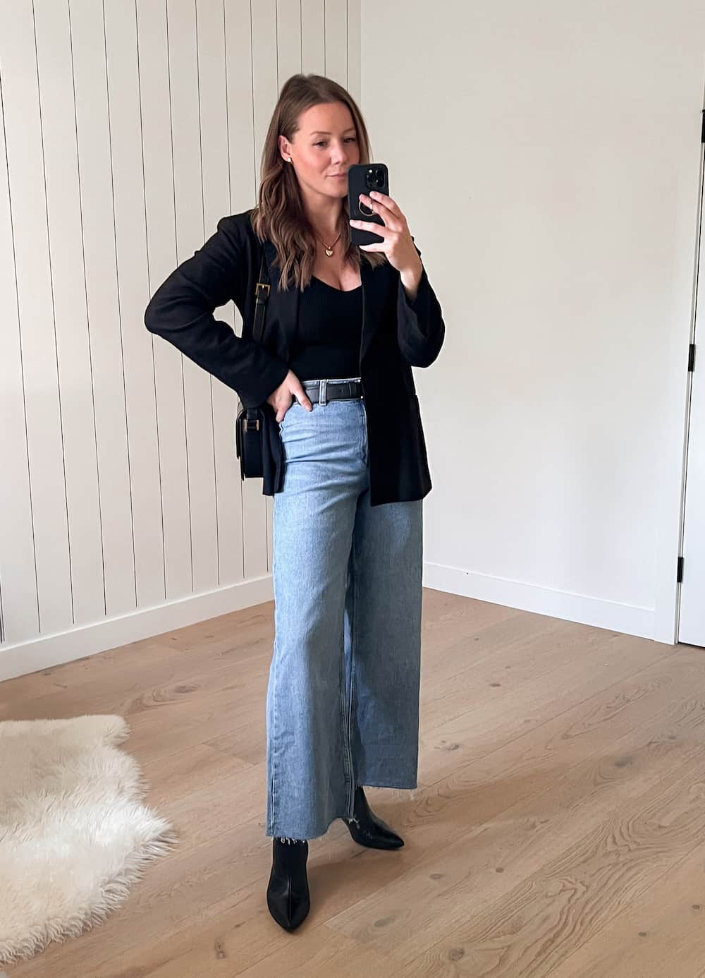 How To Style Wide Leg Jeans in 2024 & Chic Outfits To Try
