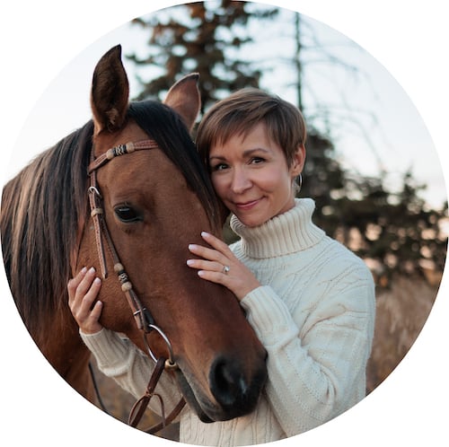 image of Kim Lansdell horse trainer and expert with her horse Jewel