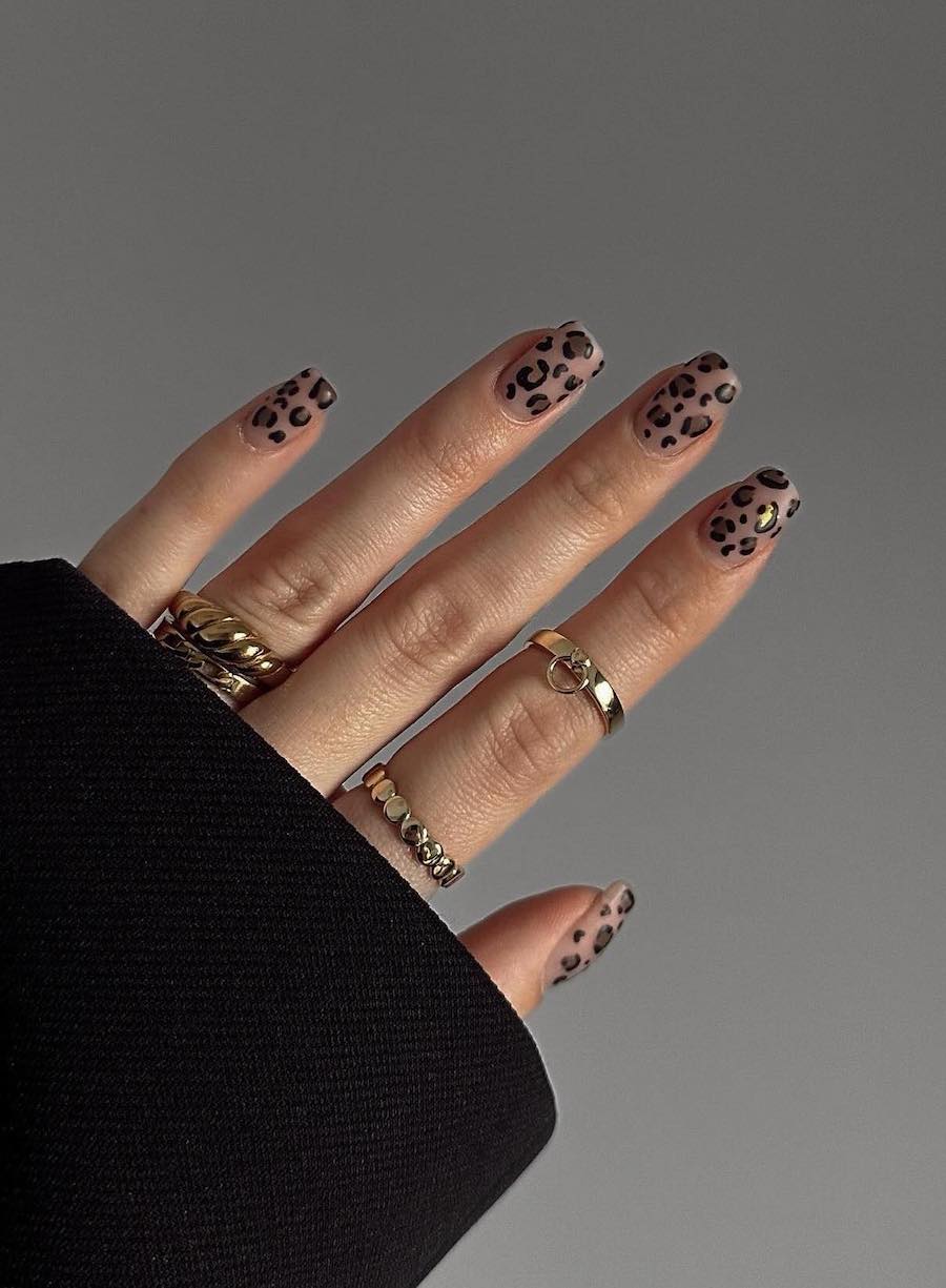 short nude square nails with cheetah print