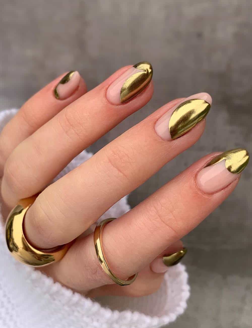 short round nude nails with molten gold accents