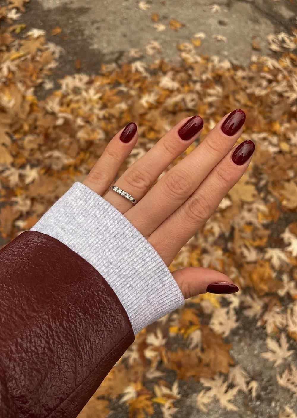 short burgundy round nails