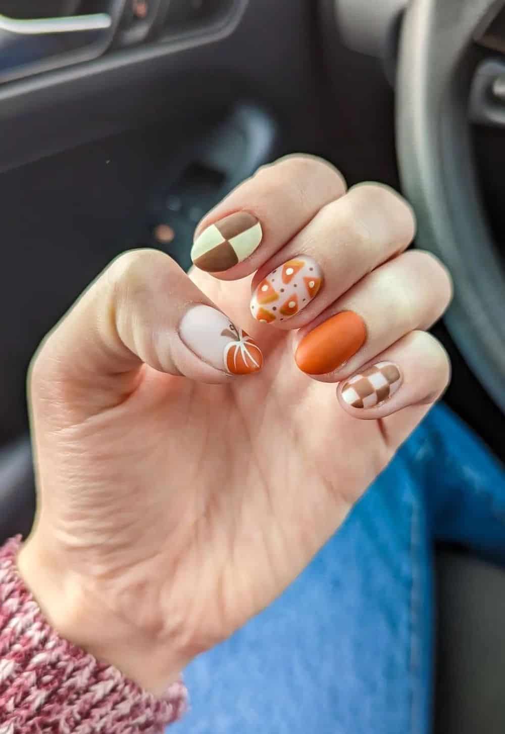 short autumn collage nails with pumpkin nail art