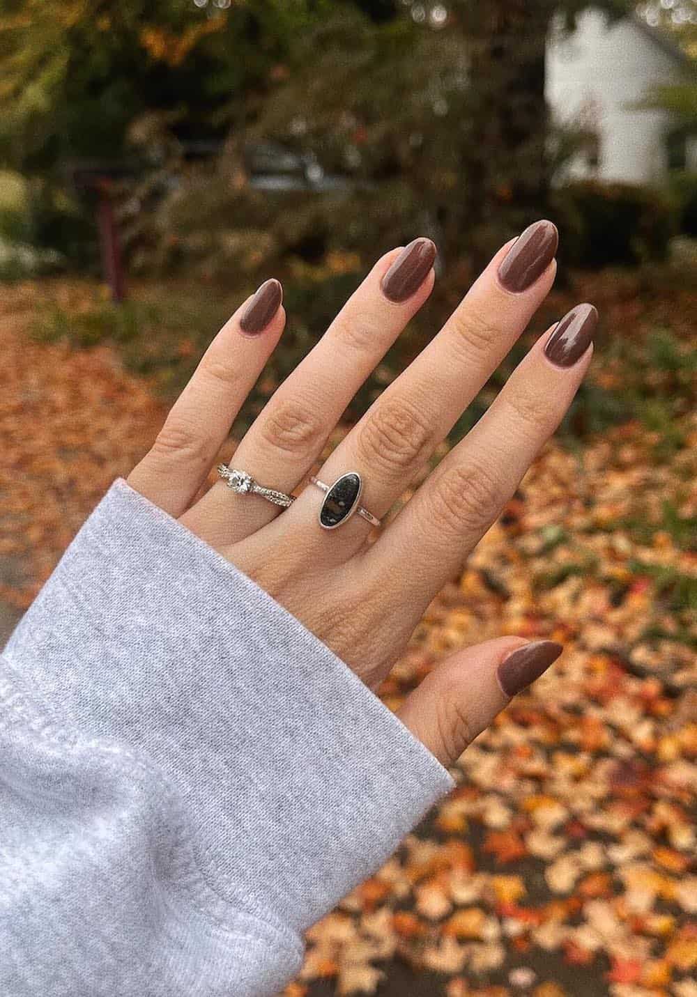 short brown round nails