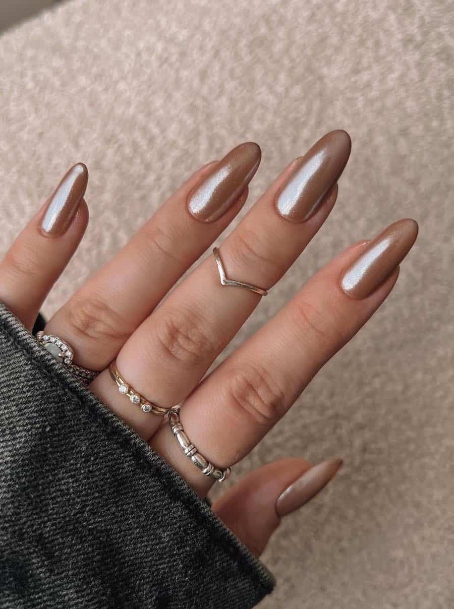 medium round nails with mocha colored chrome