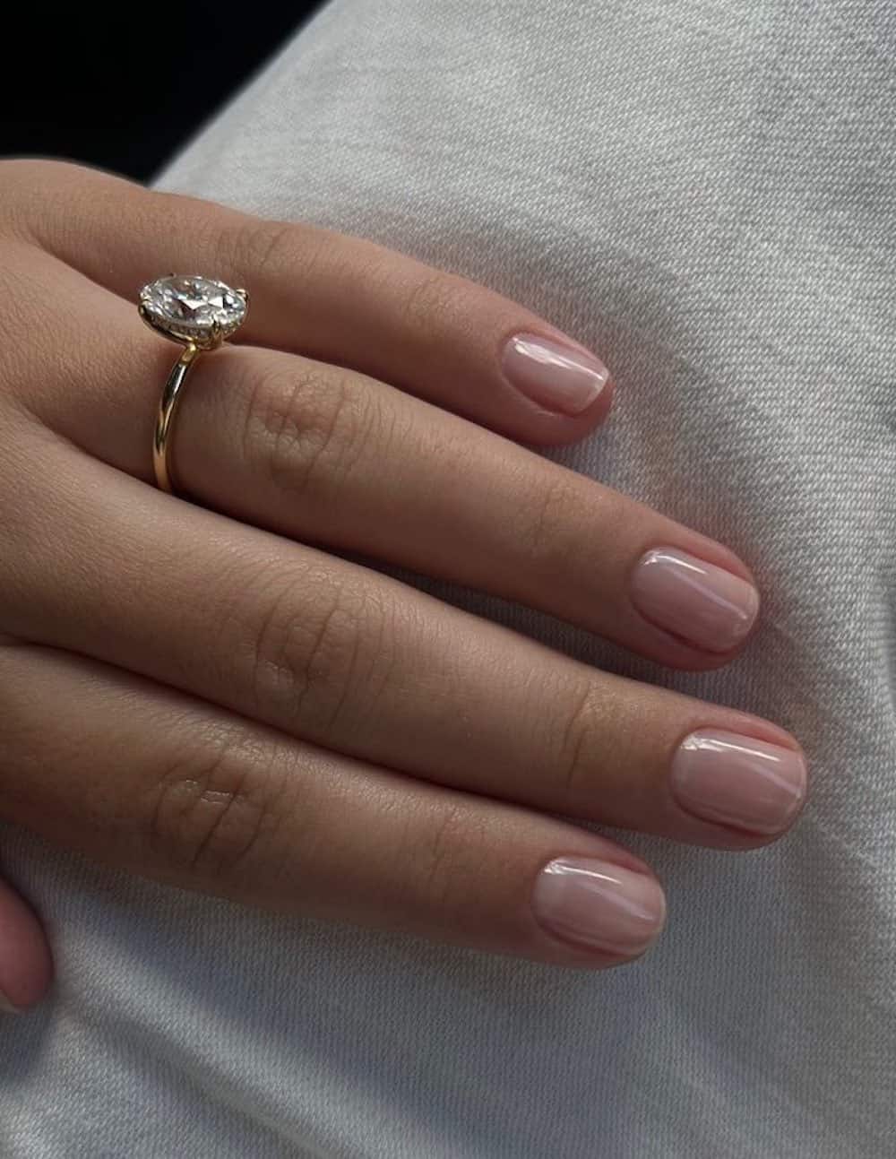 short glossy nude nails