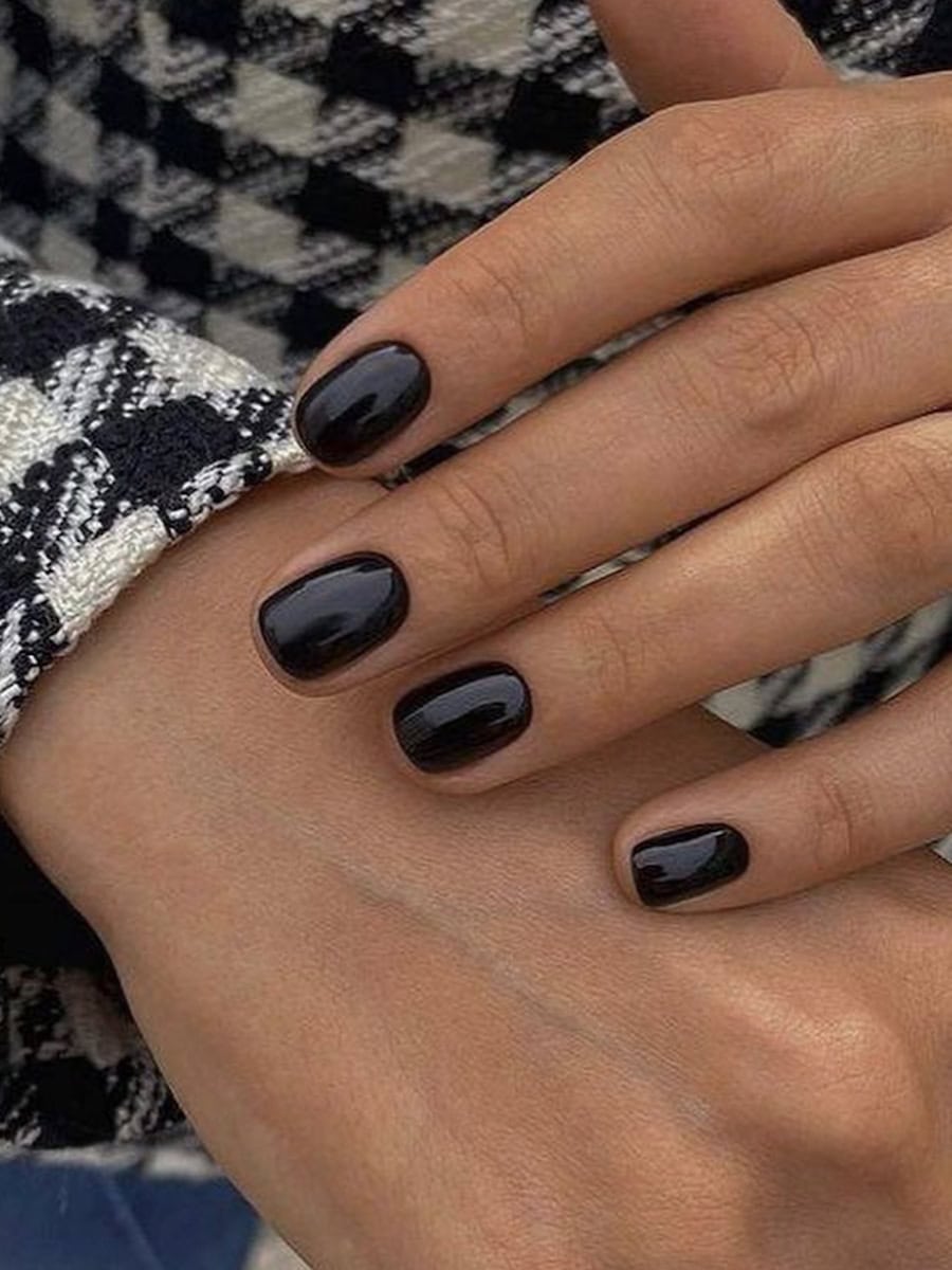 short nails with blackberry nail polish