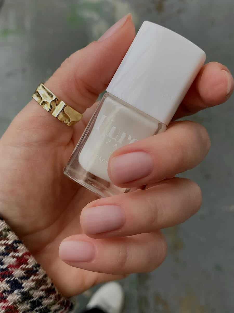 short matte nude nails