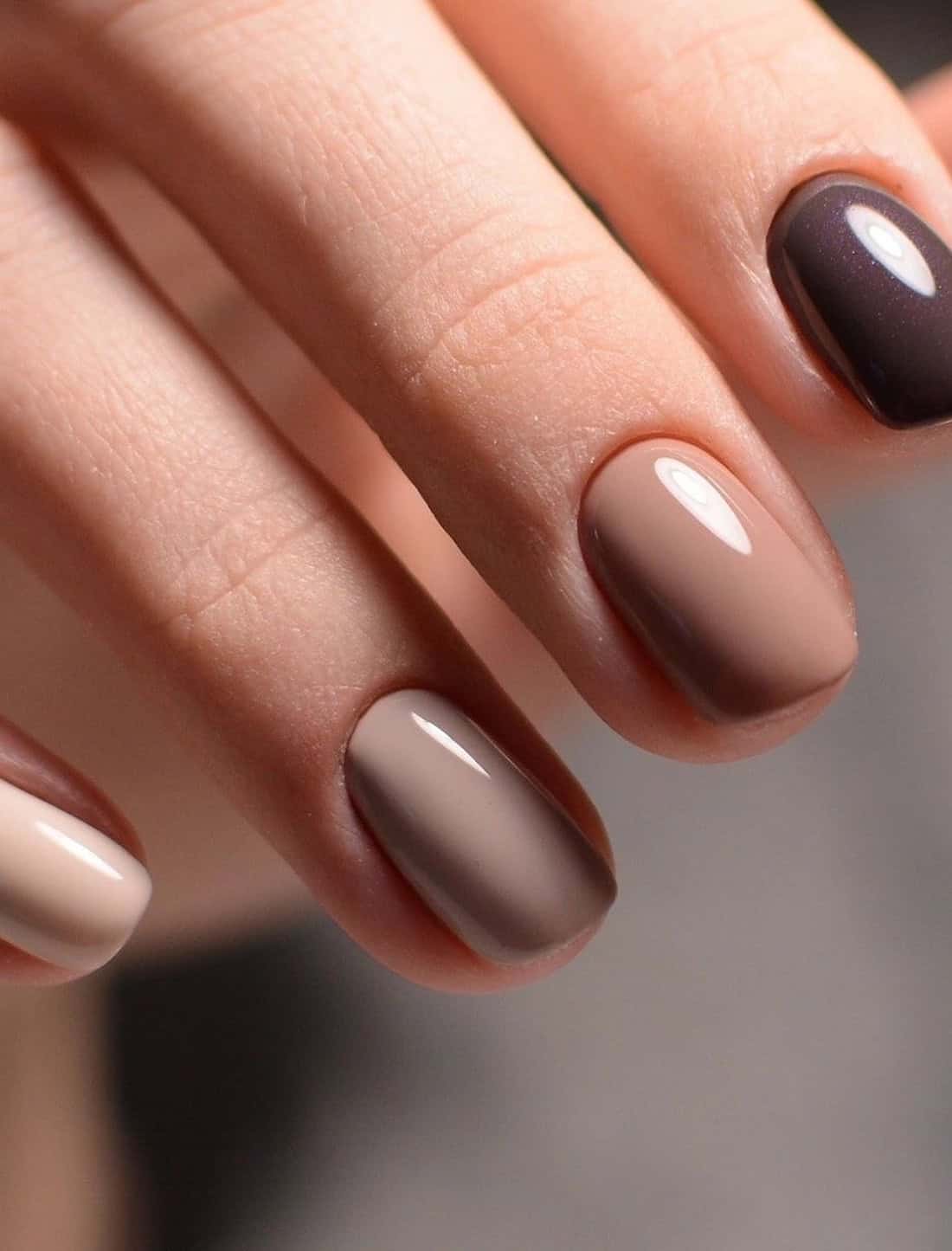 short nails with a mocha gradient