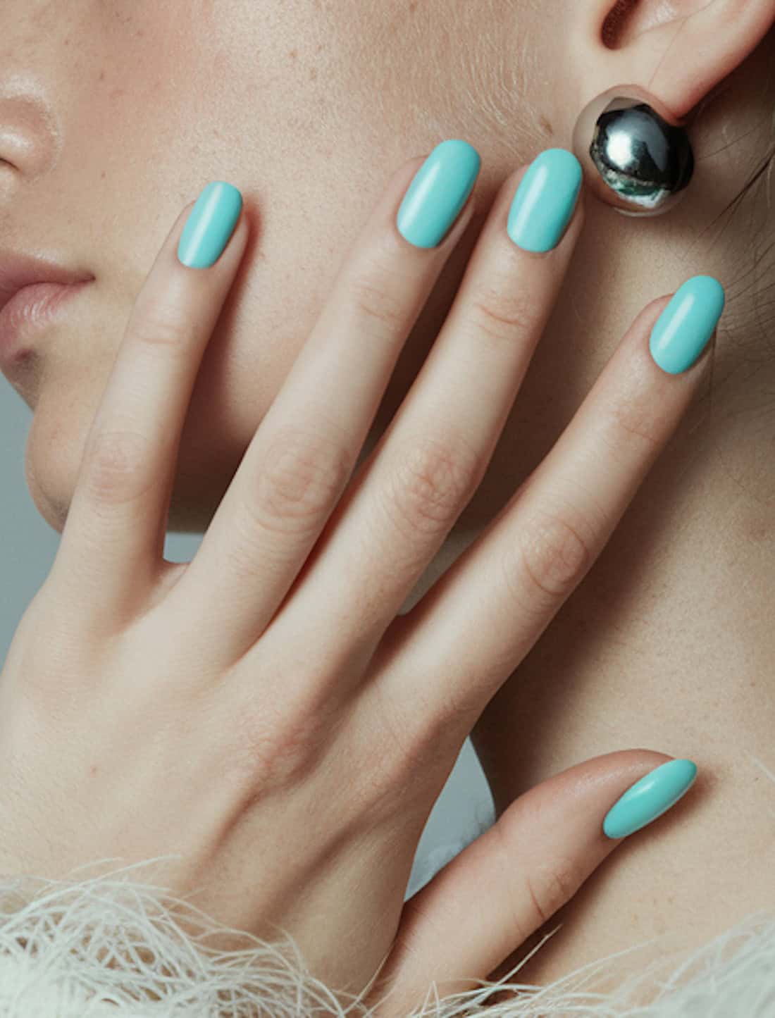 short round tiffany blue nails