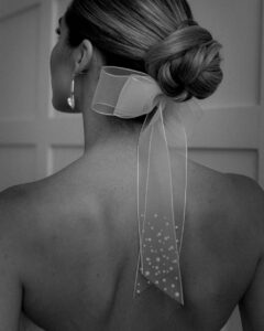 19+ Chic Bow Hairstyles for Your It-Girl Era - style your occasion