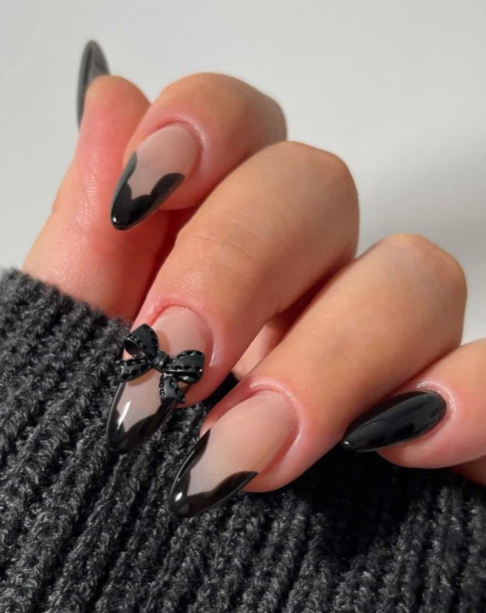 Black Scallops + Bow Charms